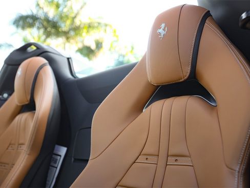 Certified 2022 Ferrari 812 GTS Base image 42