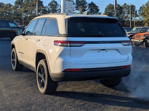 New 2025 Jeep Grand Cherokee Altitude image 5