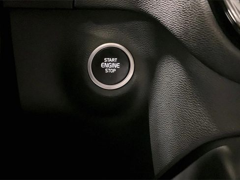 Certified 2024 Volvo XC40 B5 Core image 32