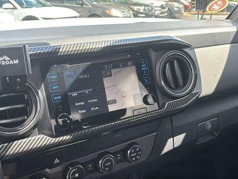 Used 2019 Toyota Tacoma TRD Off-Road w/ Technology Package AWD/4WD image 19