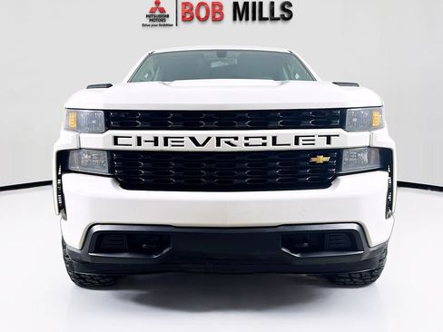 Used 2020 Chevrolet Silverado 1500 Custom w/ Custom Convenience Package AWD/4WD image 2