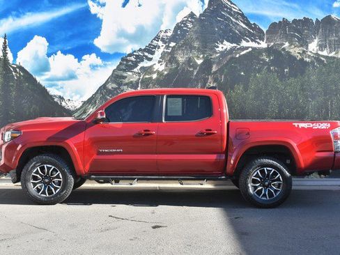 Used 2023 Toyota Tacoma TRD Sport image 7