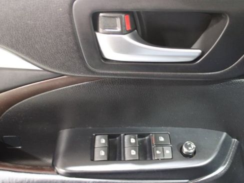 Used 2015 Toyota Highlander XLE image 19