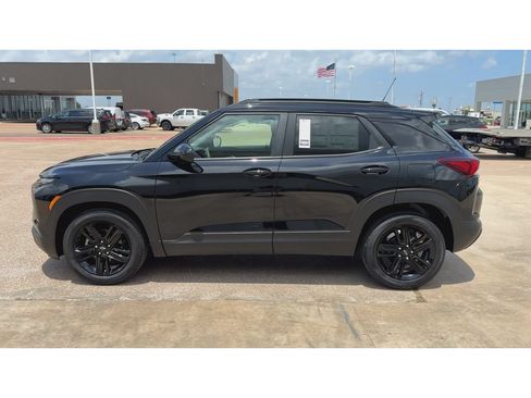 New 2026 Chevrolet TrailBlazer LT w/ Midnight Edition FWD image 5
