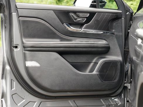 Used 2022 Lincoln Corsair Reserve image 14