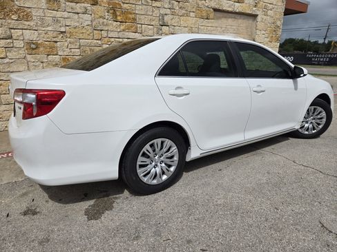 Used 2012 Toyota Camry LE FWD image 19
