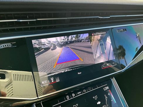 Used 2021 Audi Q7 3.0T Premium Plus image 21