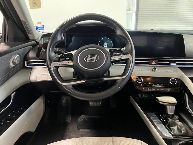 Used 2025 Hyundai Elantra Limited FWD image 22