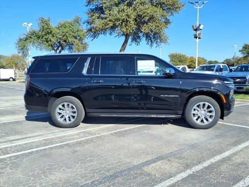 New 2026 Chevrolet Suburban Premier image 3