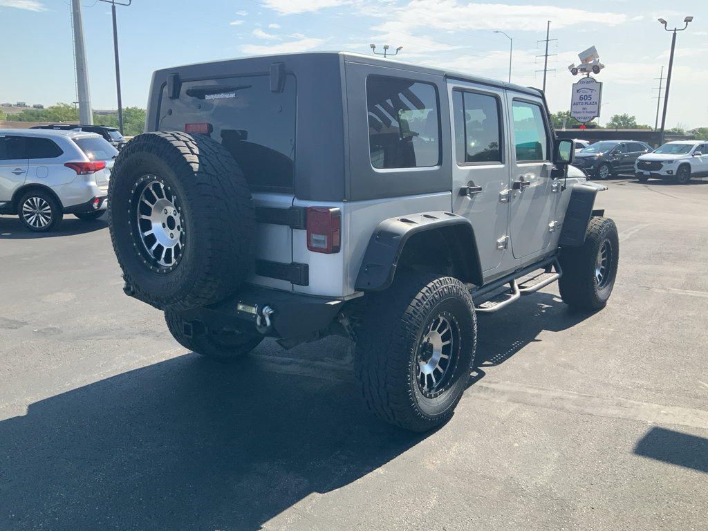 Used 2008 Jeep Wrangler Unlimited Sahara w/ Dual Top Group AWD/4WD image 6