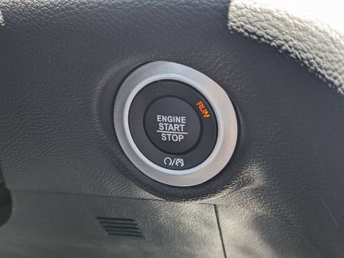 Used 2025 Chrysler Voyager LX FWD image 31
