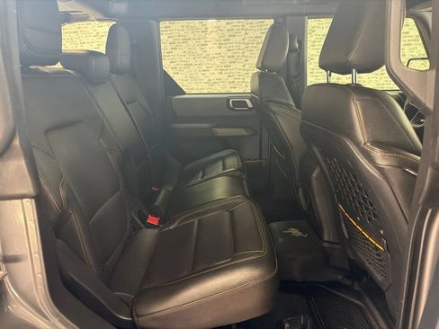 Used 2023 Ford Bronco Badlands w/ Sasquatch Package AWD/4WD image 12