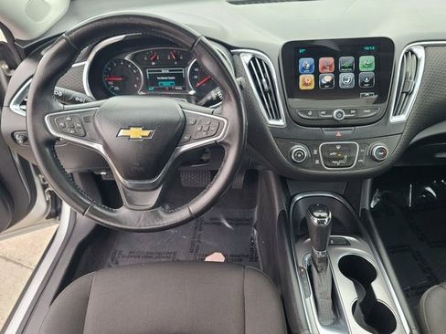 Used 2018 Chevrolet Malibu LT image 15