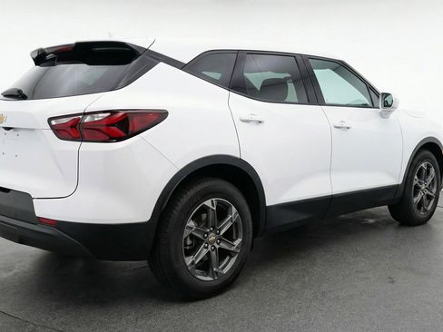 Used 2025 Chevrolet Blazer LT image 9