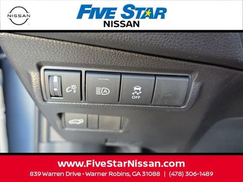 Used 2026 Toyota Corolla Cross XLE w/ Convenience Package FWD image 30