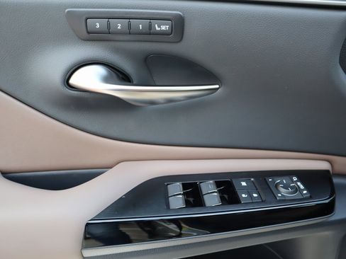 Used 2025 Lexus ES 350 w/ Premium Package image 24