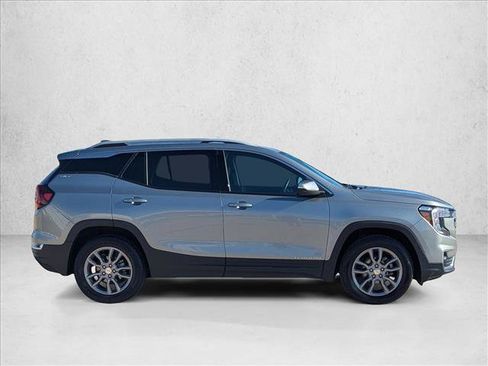 Used 2024 GMC Terrain SLT AWD/4WD image 4
