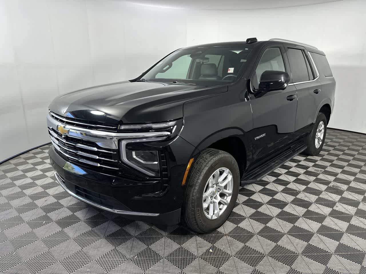 Used 2025 Chevrolet Tahoe LT AWD/4WD image 4