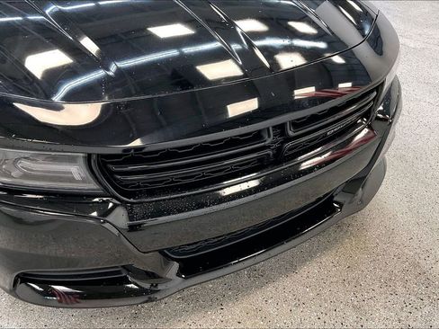 Used 2018 Dodge Charger SXT w/ Blacktop Package RWD image 32