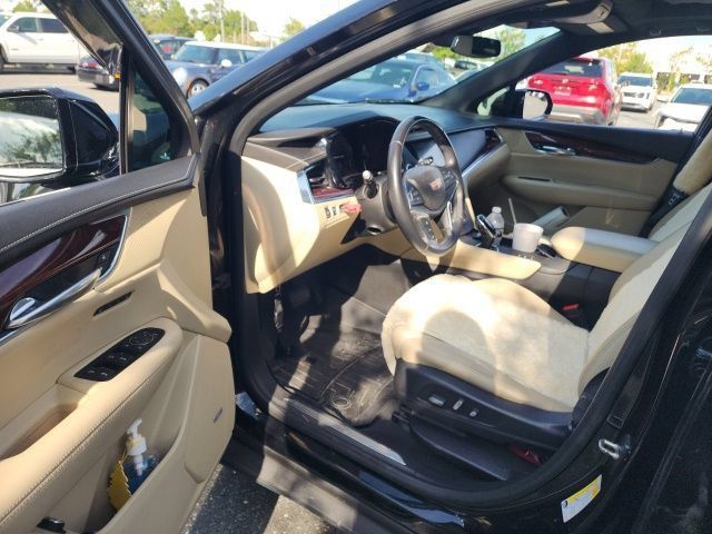 Used 2018 Cadillac XT5 Luxury w/ Driver Awareness Package AWD/4WD image 17