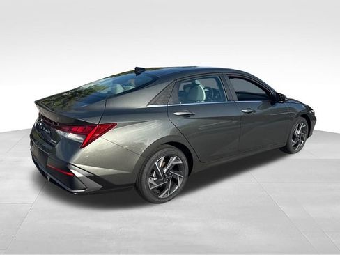 New 2026 Hyundai Elantra Limited FWD image 5