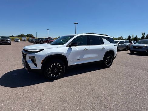 Used 2025 Chevrolet Traverse Z71 AWD/4WD image 4