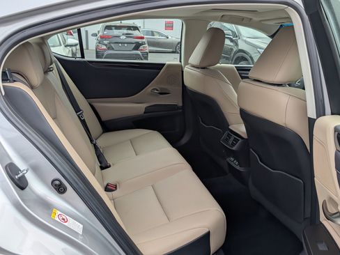 Used 2019 Lexus ES 350 w/ Premium Package image 12