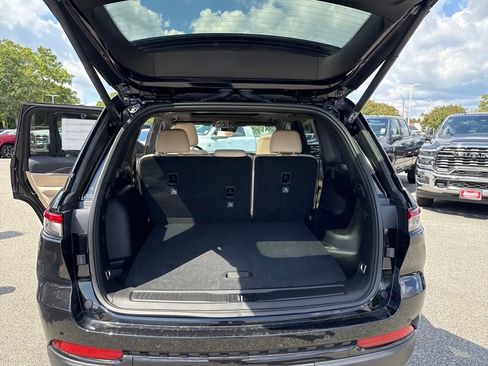 New 2025 Jeep Grand Cherokee Limited w/ Black Appearance Package image 20