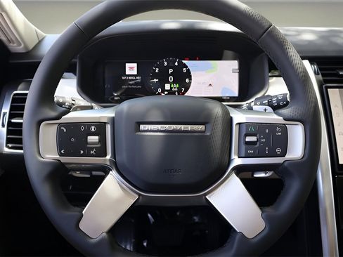 New 2025 Land Rover Discovery S image 19