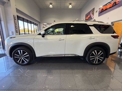 Used 2024 Nissan Pathfinder Platinum w/ Cargo Package image 2