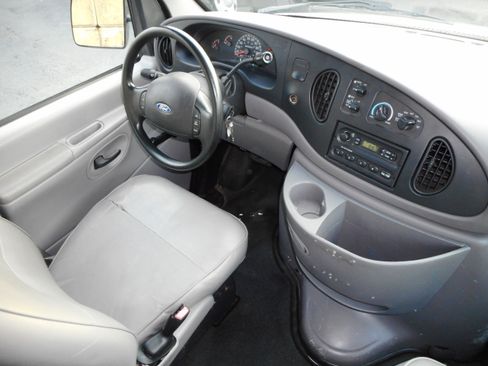 Used 1999 Ford E-350 and Econoline 350 Club Wagon image 27