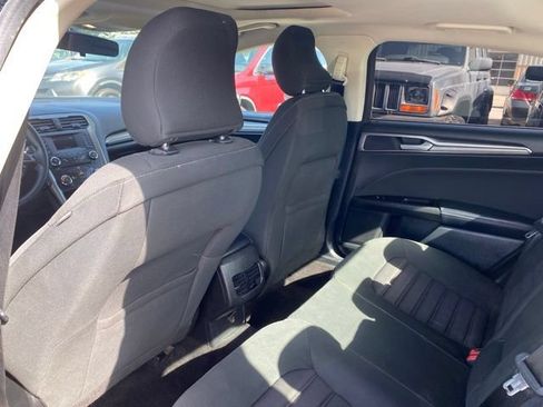 Used 2017 Ford Fusion SE FWD image 17