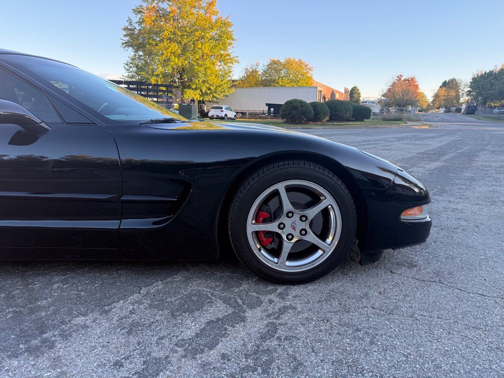Used 2004 Chevrolet Corvette Coupe RWD image 16