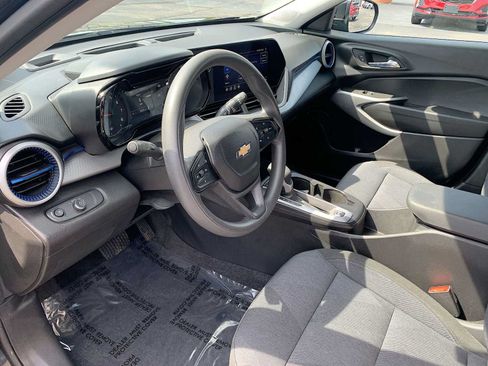 Certified 2024 Chevrolet Trax LS w/ LS Convenience Package FWD image 10