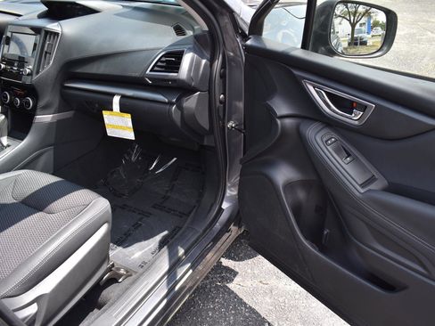 Used 2023 Subaru Forester Premium image 17