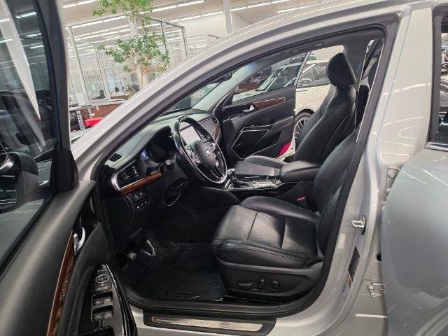 Used 2017 Kia Cadenza Premium w/ Luxury Package FWD image 32