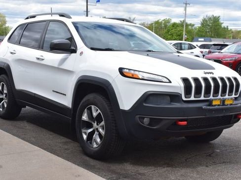 Used 2018 Jeep Cherokee Trailhawk w/ Cold Weather Group AWD/4WD image 10