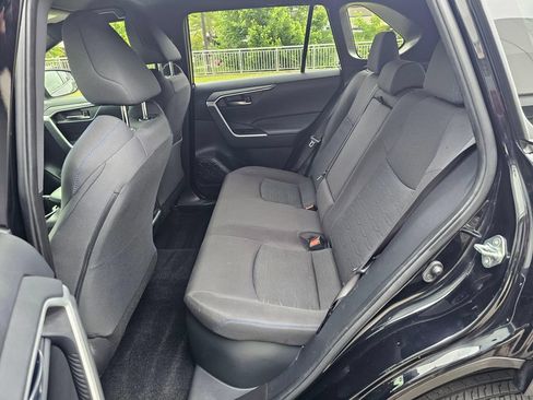 Used 2022 Toyota RAV4 SE w/ SE Grade Weather Package AWD/4WD image 16