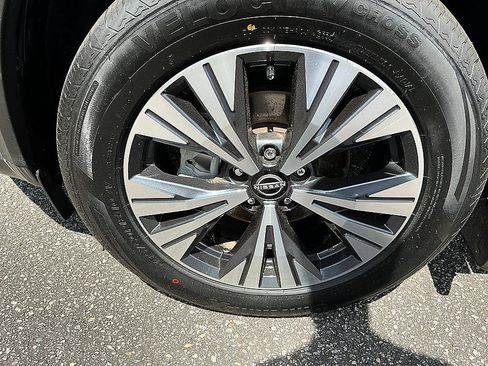 Certified 2023 Nissan Rogue SV image 10