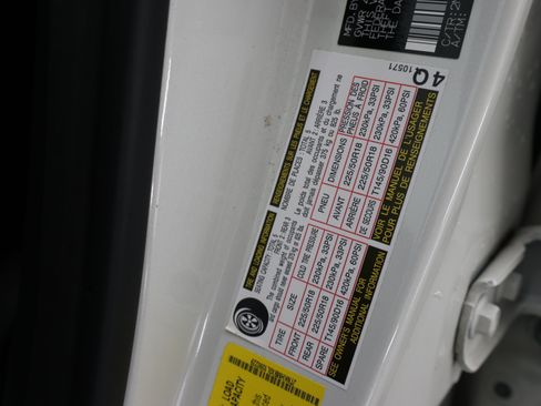 Used 2020 Toyota C-HR XLE FWD image 54