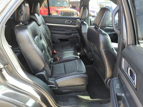 Used 2018 Ford Explorer XLT w/ Equipment Group 202A image 21