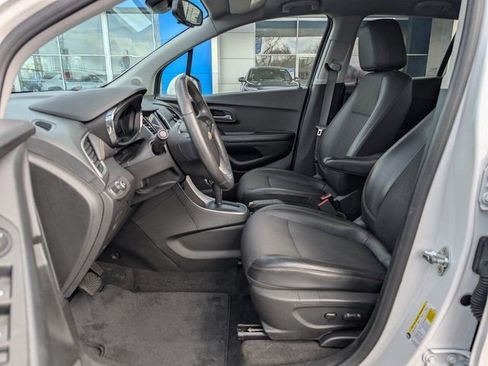 Used 2022 Chevrolet Trax LT w/ LT Convenience Package image 10