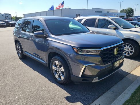 Used 2024 Honda Pilot EX-L image 3