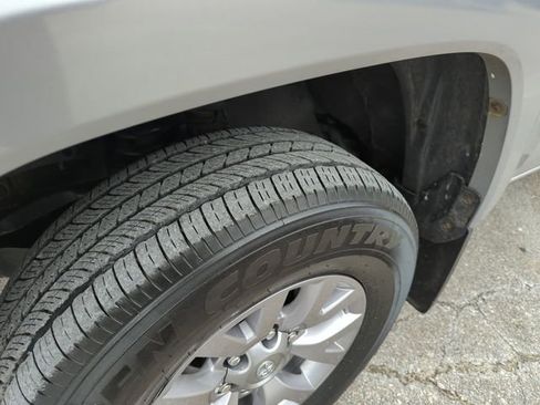 Used 2017 Toyota Tacoma SR5 image 32