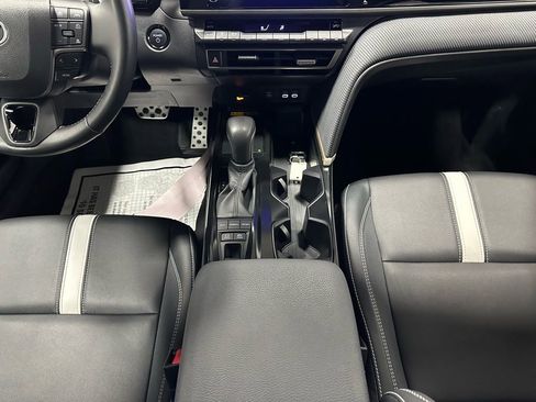 Used 2025 Toyota Camry SE image 39