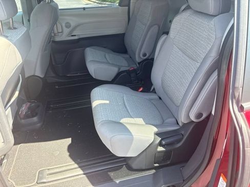 Used 2023 Toyota Sienna LE AWD/4WD image 13