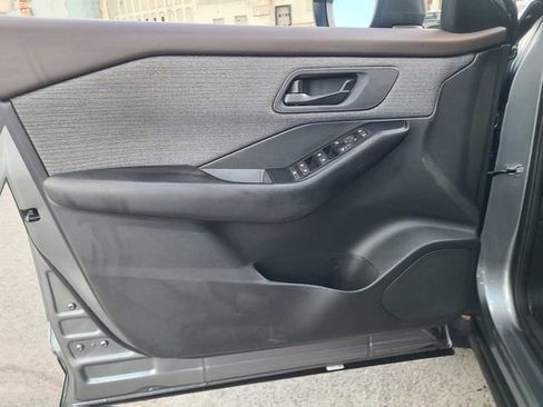 Used 2023 Nissan Rogue S AWD/4WD image 16