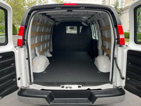 Used 2024 Chevrolet Express 2500 w/ Driver Convenience Package RWD image 27
