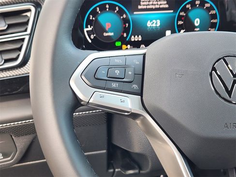 New 2026 Volkswagen Atlas Cross Sport SEL R-Line image 9