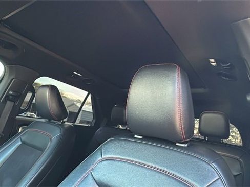 Used 2022 Ford Explorer ST-Line w/ Class IV Trailer Tow Package image 31